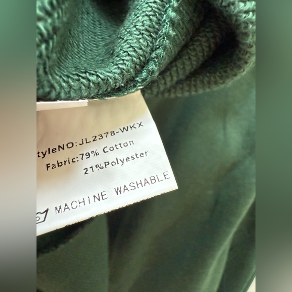 NWT - Green Two-Piece Lounge Sweat Set - Size Small - Picture 8 of 12